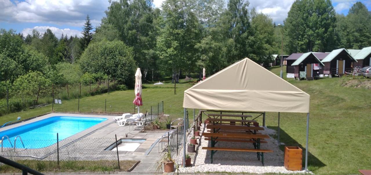 Retro Kemp Pod Boubinem Horní Vltavice Eksteriør bilde