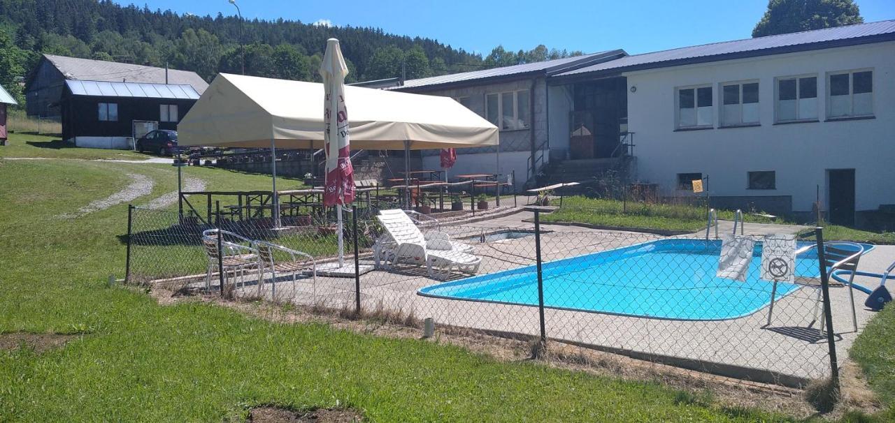 Retro Kemp Pod Boubinem Horní Vltavice Eksteriør bilde
